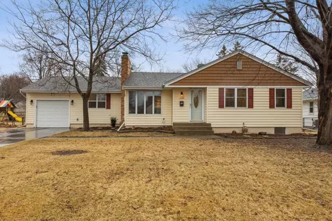 1430 Shryer Ave W, Roseville, MN 55113
