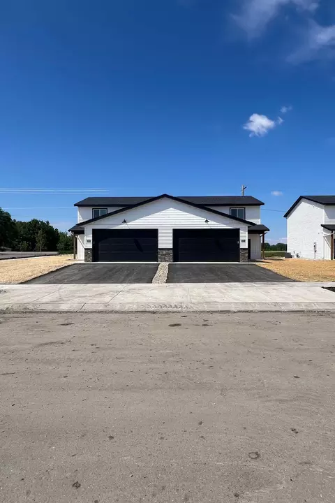 3112 Scotch Ln, Mankato, MN 56001