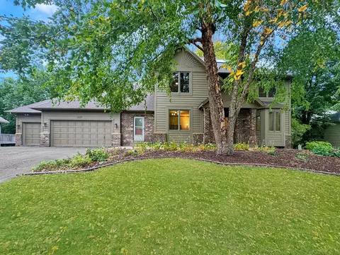 1208 Summit Oaks Dr, Burnsville, MN 55337