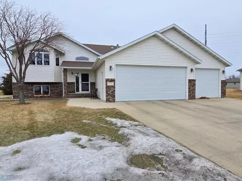 1518 Woodridge Ln, West Fargo, ND 58078