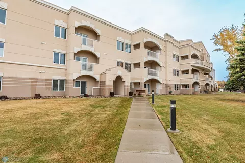 2501 30th Ave S #102, Fargo, ND 58103