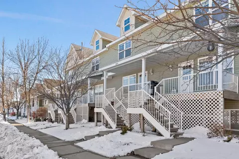 2856 Clover Ridge Dr, Chaska, MN 55318