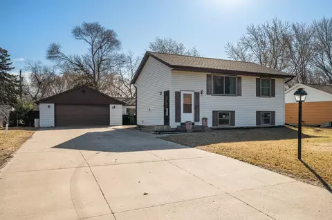 11311 7th St NE, Blaine, MN 55434