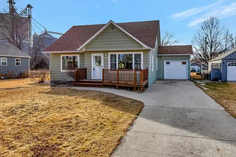 306 S Oak St, Hendricks, MN 56136