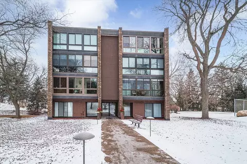 1700 Lexington Ave S #105, Mendota Heights, MN 55118