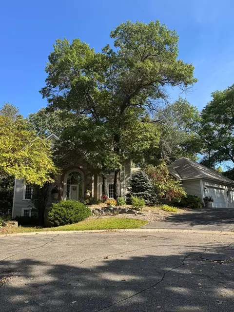 1743 Galaxie Ct, Eagan, MN 55122