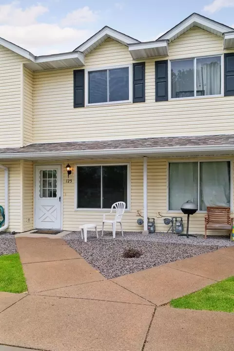 125 96th Ln NE, Blaine, MN 55434