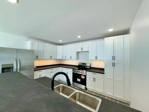 602 Garfield St SE, Warroad, MN 56763