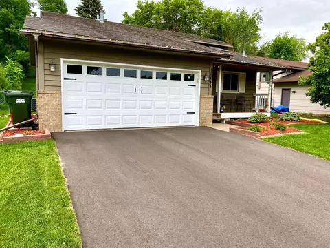 16848 Jonquil Trl, Lakeville, MN 55044
