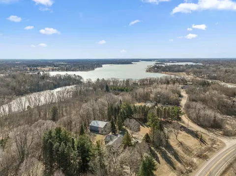 33133 Northland Trl, Lindstrom, MN 55045