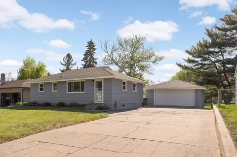 152 Greystone Ave N, Oakdale, MN 55128