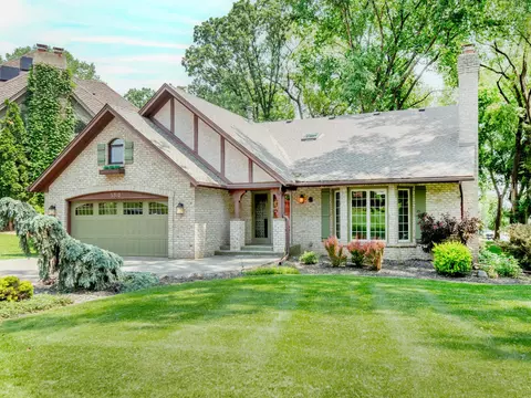 5310 Paola Cir, Bloomington, MN 55437