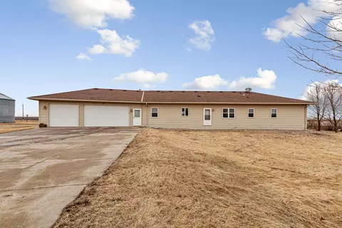 37795 356th St, Saint Peter, MN 56082