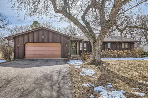1973 Sky High Dr, New Brighton, MN 55112