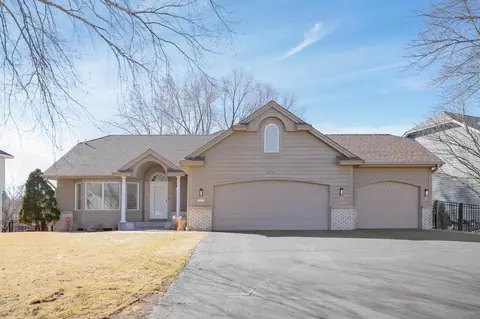 10125 Juniper Ln, Eden Prairie, MN 55347