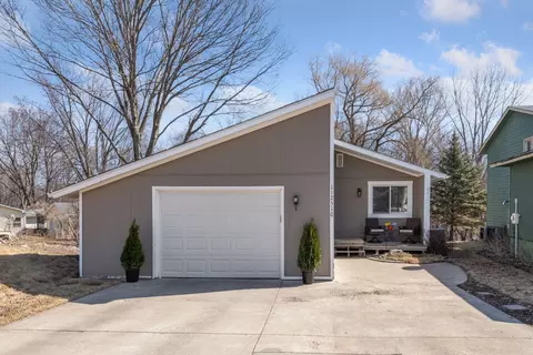112510 Washington Ln, Chaska, MN 55318
