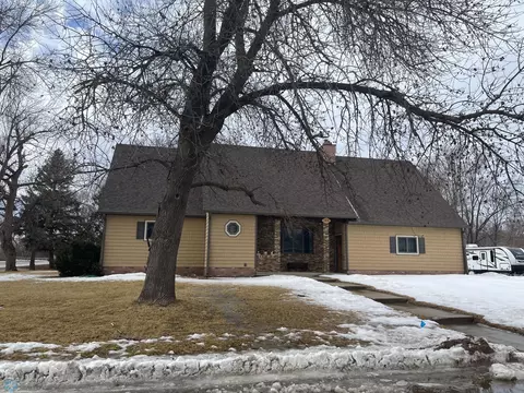 1214 Rose St, Lisbon, ND 58054