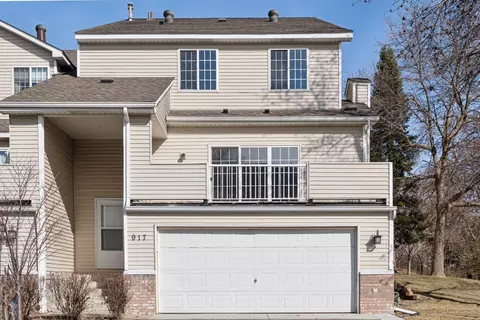 917 Santa Vera Dr, Chanhassen, MN 55317