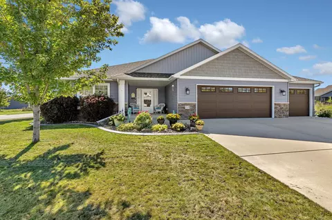 709 Pebble Creek Dr, Saint Cloud, MN 56303
