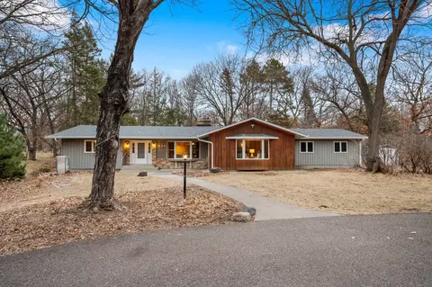 1424 Hallam Ave N, Mahtomedi, MN 55115