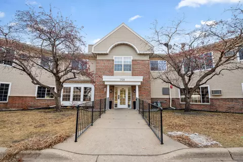 1729 6th St NE #214, Minneapolis, MN 55413