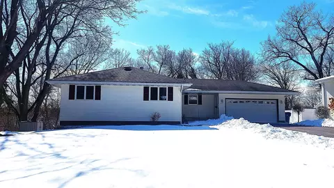 1875 Sky High Dr, New Brighton, MN 55112