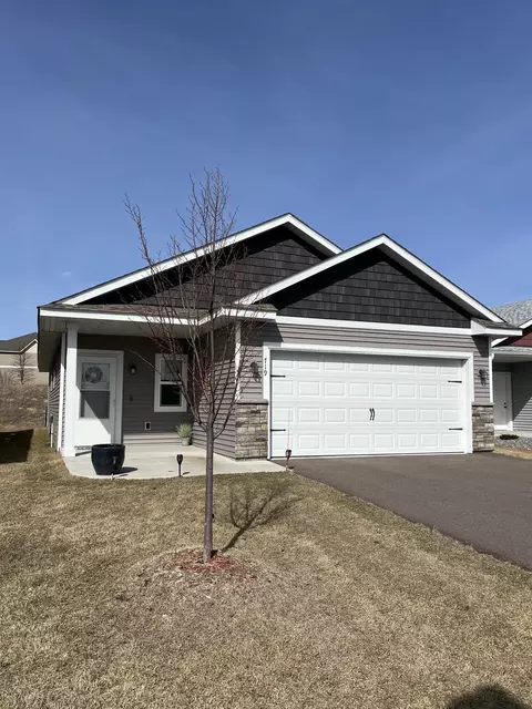 719 Cherrywood Ln NE, Isanti, MN 55040