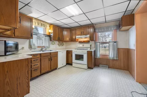 Kitchen - 205 1st Ave NE, Brainerd, MN 56401 photo 2 of 3