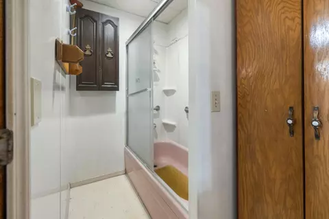 Bath - 205 1st Ave NE, Brainerd, MN 56401 photo 1 of 3