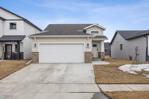 3706 Chinook Dr S, Fargo, ND 58104
