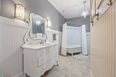Bath - 210 Hackberry Ct, Kindred, ND 58051 photo 1 of 5