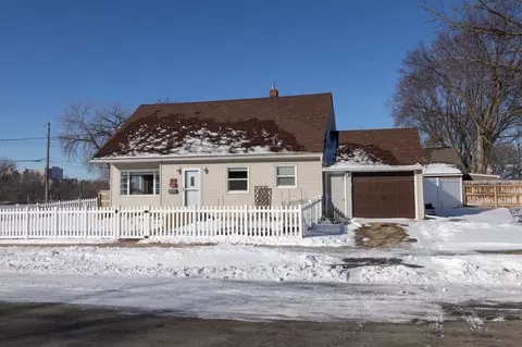 903 10th Ave NE, Rochester, MN 55906