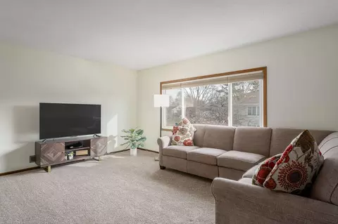 9947 107th Ave N, Maple Grove, MN 55369