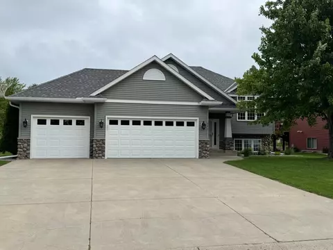 235 Summerset Ln SE, Hutchinson, MN 55350