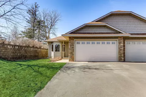 1138 W Maple St, River Falls, WI 54022