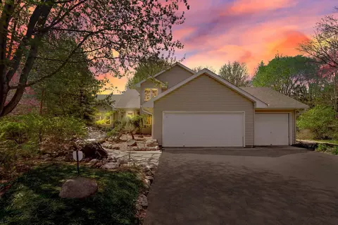 1950 Park Ridge Ct, Chaska, MN 55318