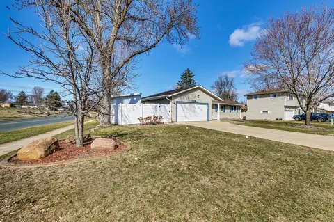1356 Honeysuckle Ln, Hastings, MN 55033