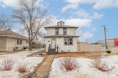 11 Center St, West Fargo, ND 58078