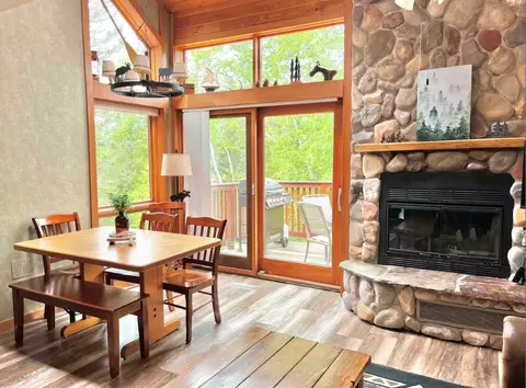 522 Moose Mountain Dr, Tofte, MN 55615