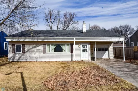 305 20th Ave N, Fargo, ND 58102