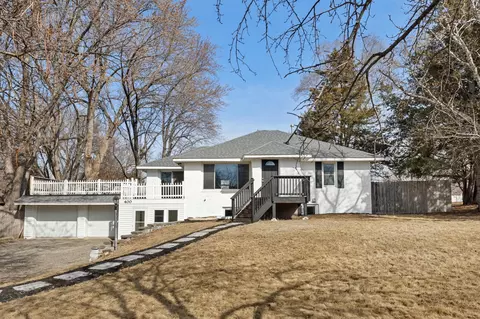 400 Mission Rd W, Bloomington, MN 55420