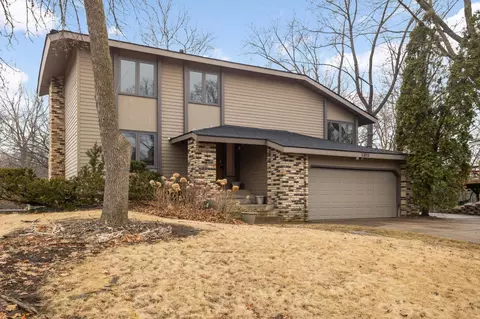 1305 E 132nd St, Burnsville, MN 55337