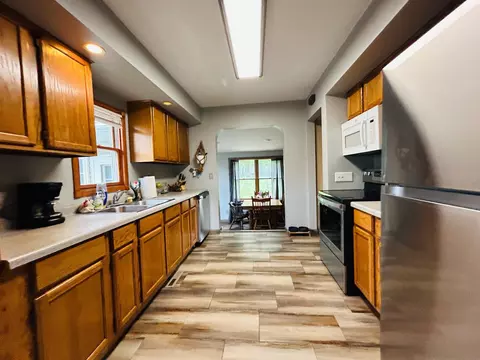 Kitchen - 1789 Glynview Trl, Faribault, MN 55021 photo 1 of 2