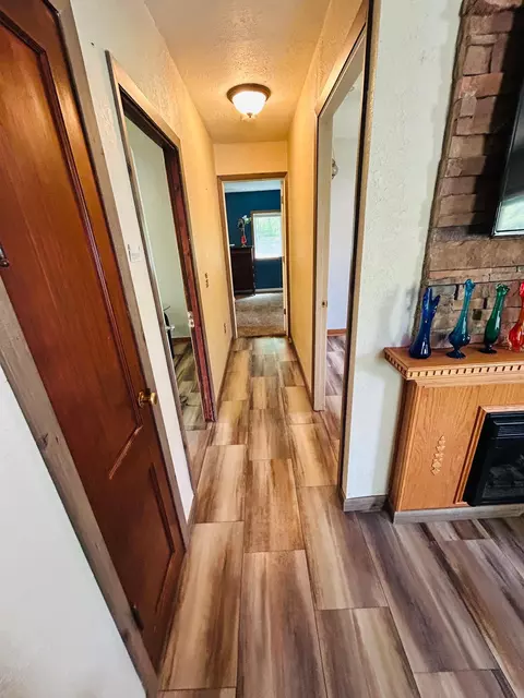 Entry Way - 1789 Glynview Trl, Faribault, MN 55021 photo 2 of 4