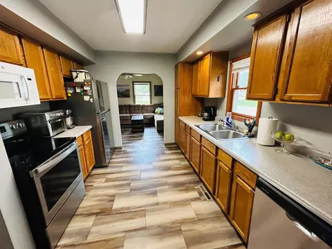 Kitchen - 1789 Glynview Trl, Faribault, MN 55021 photo 2 of 2
