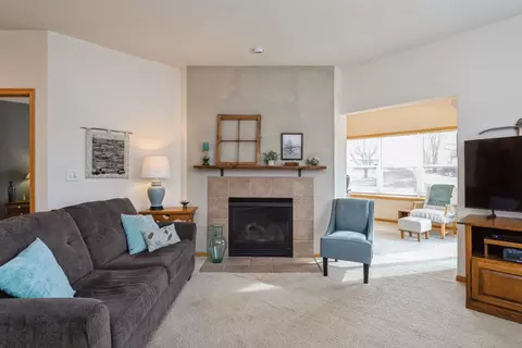 930 Serenity Cir, Young America, MN 55397