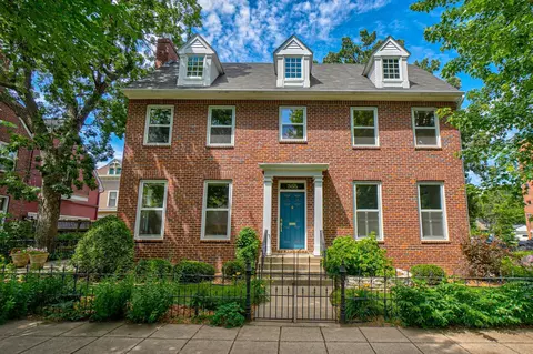 355 Laurel Ave, Saint Paul, MN 55102