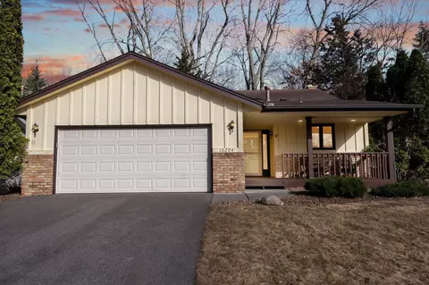 10204 Nottingham Trl, Eden Prairie, MN 55347