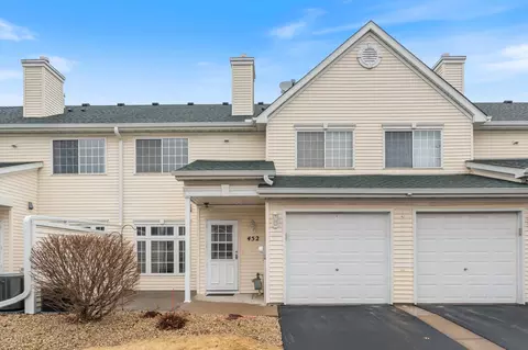 452 Aqua Cir, Lino Lakes, MN 55014
