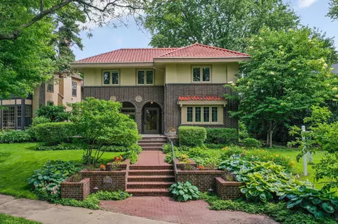 2211 Kenwood Pkwy, Minneapolis, MN 55405